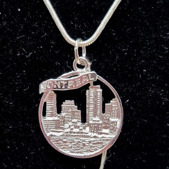 VINTAGE Sterling Silver Montreal Skyline Pendant Necklace - Picture 1 of 10